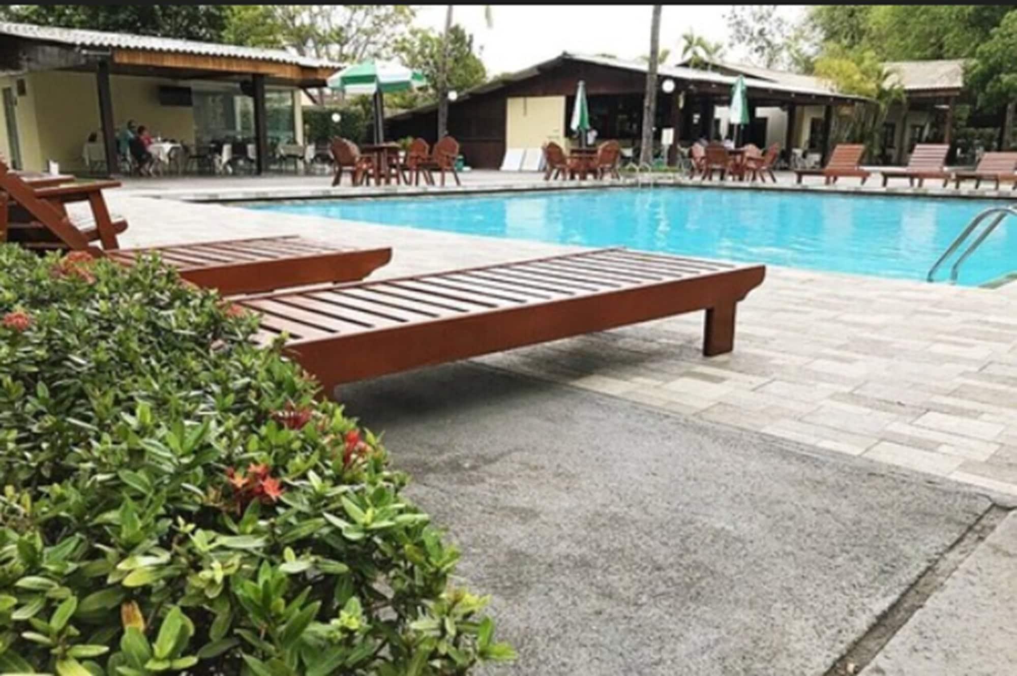 Vista Piscina Aipana Plaza Hotel