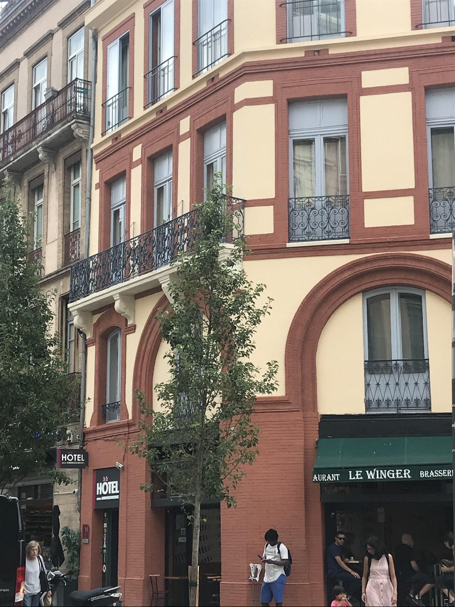 Vista Exterior Hotel Ambassadeurs