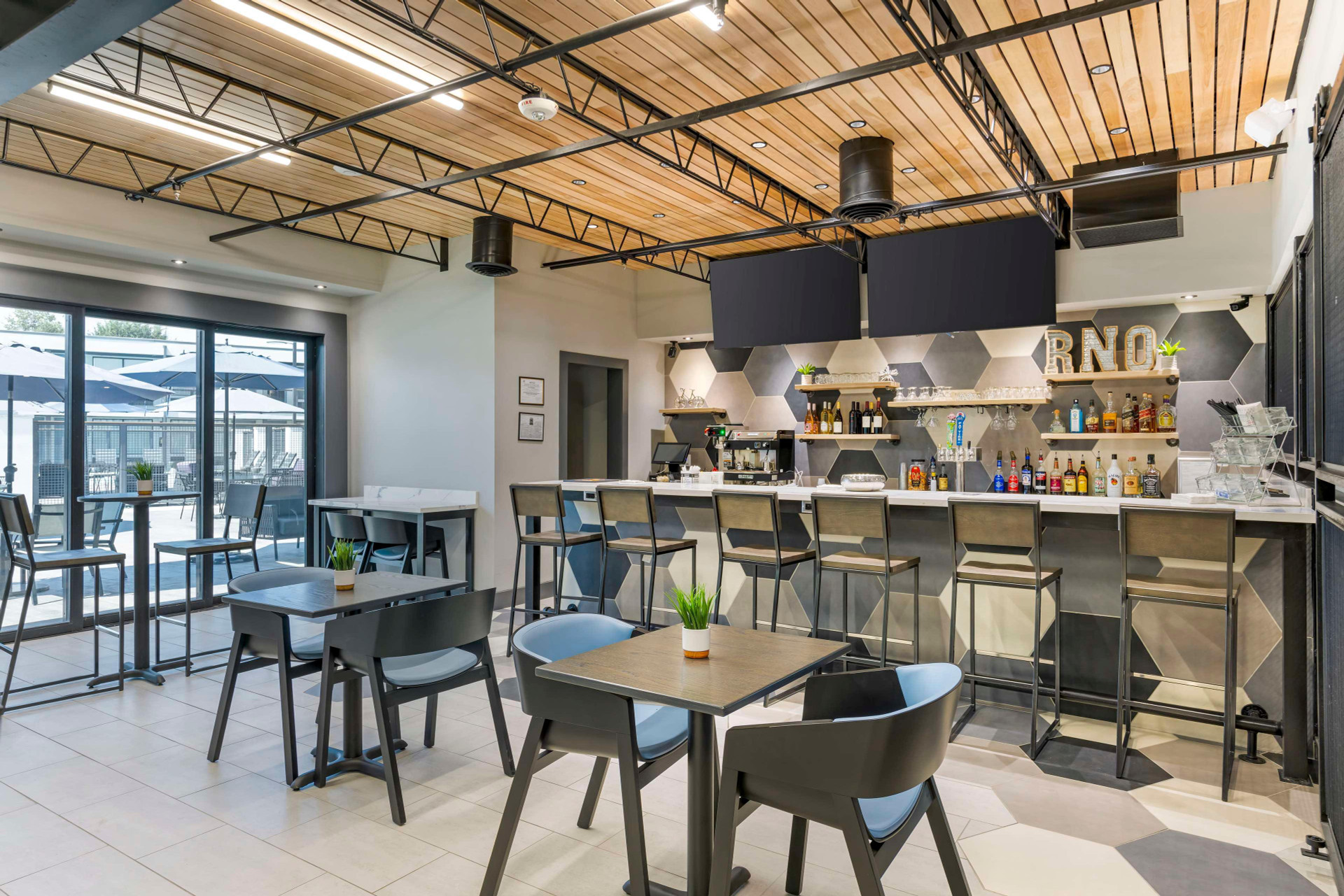 Bar/Salón Super 8 Meadow Wood Courtyard