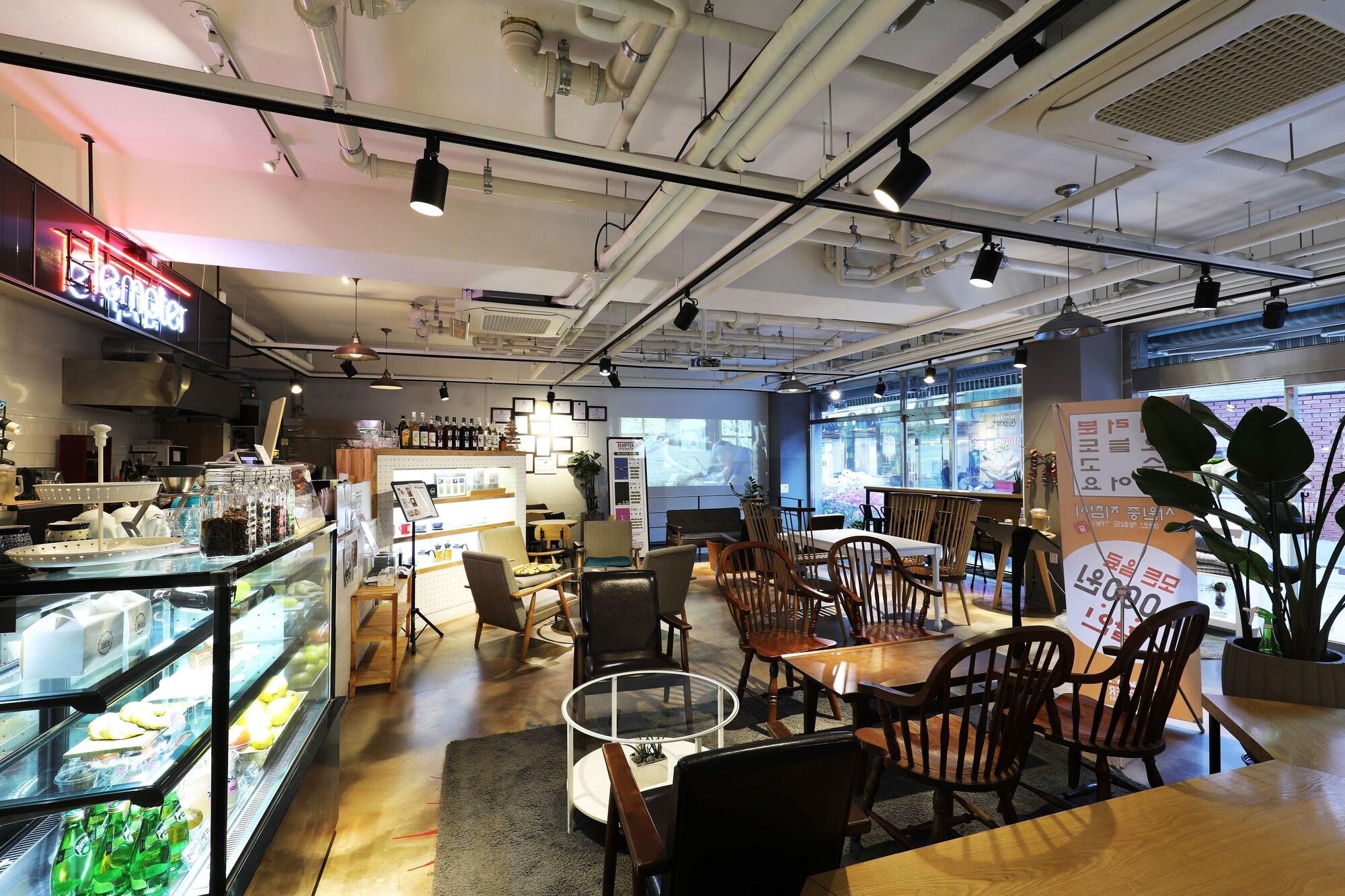 Bar/Salón STAY7 Myeongdong