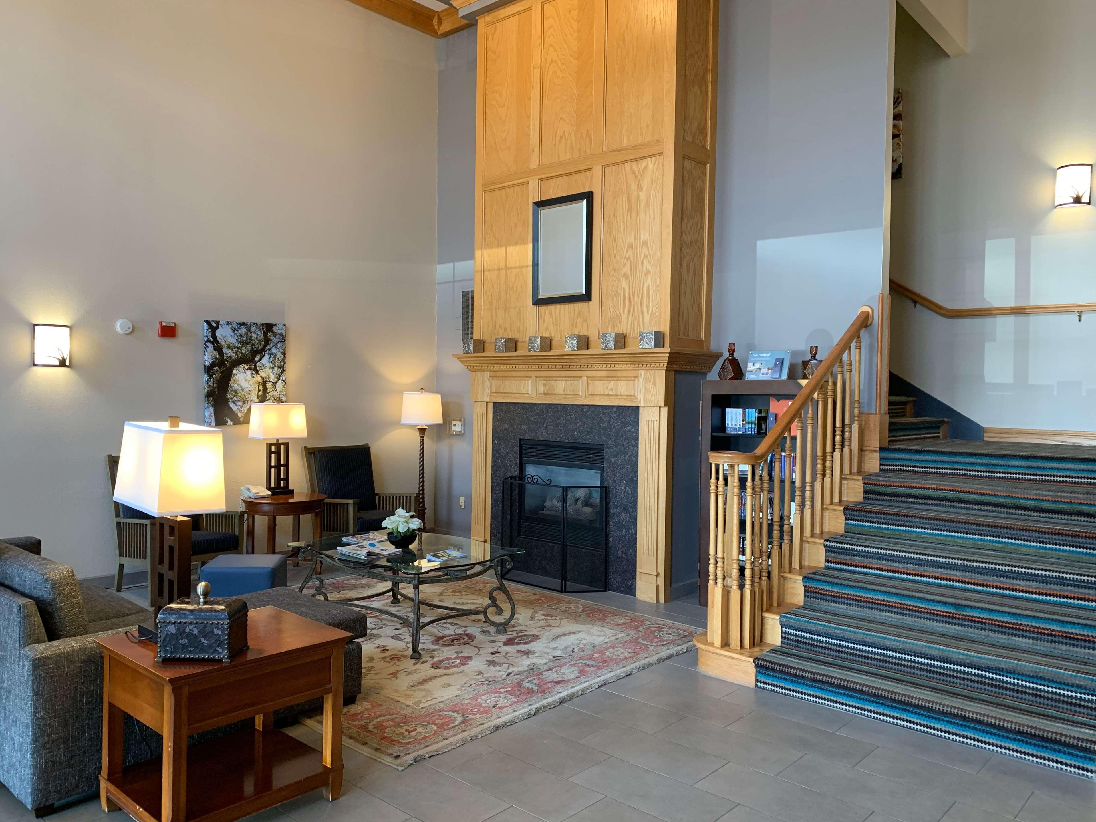 Vista Lobby Country Inn Suites By Radisson Kenosha Wi