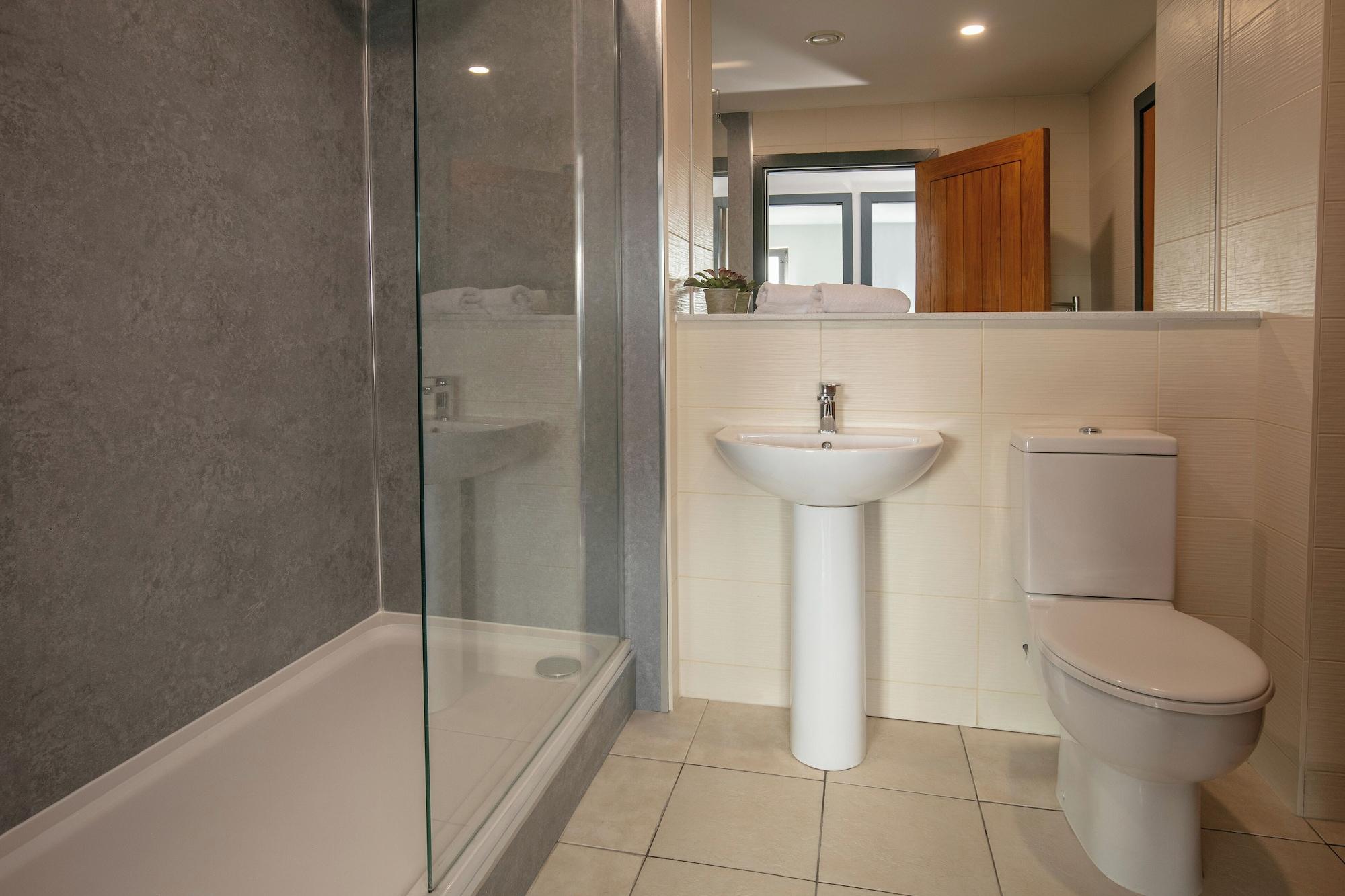 Equipamiento de Habitación Dockside Aparthotel, Bw Signature Collection