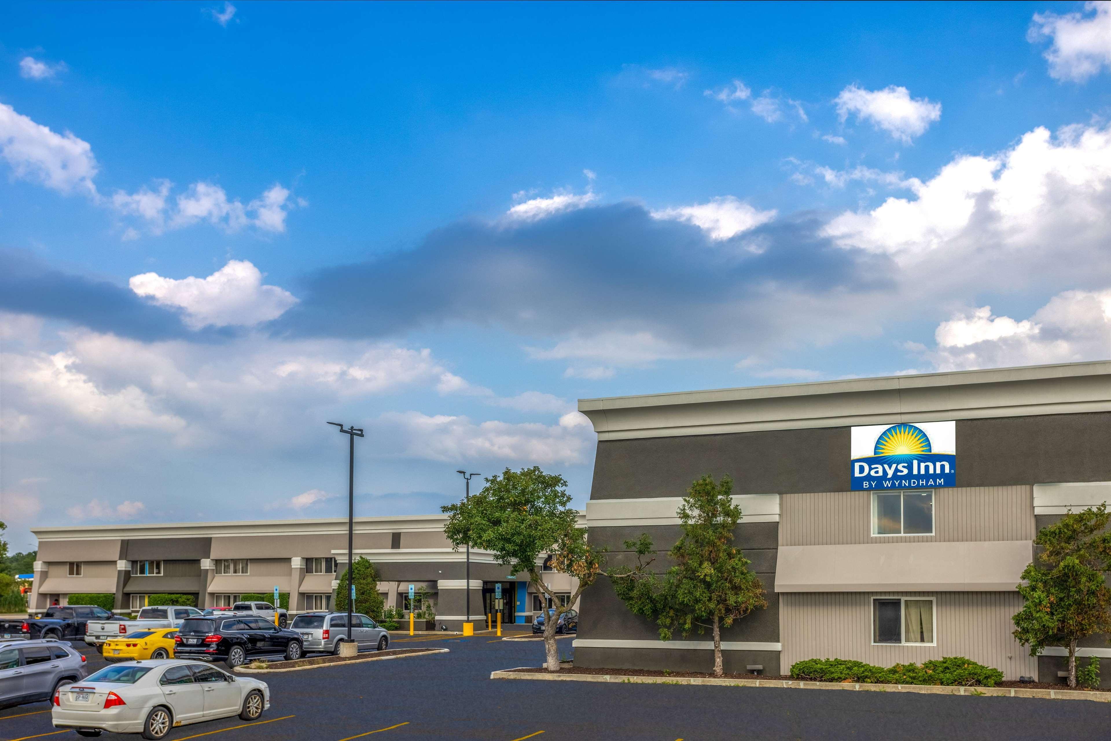 Vista Exterior Days Inn by Wyndham Pleasant Prairie Kenosha