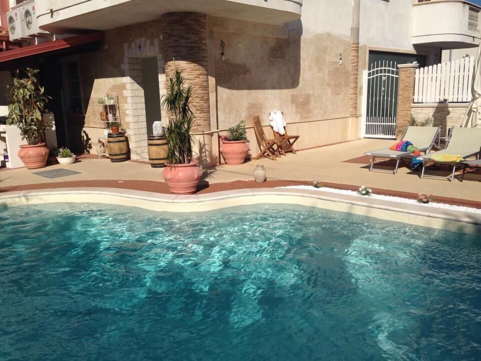 Vista Piscina Glamour Bed And Breakfast