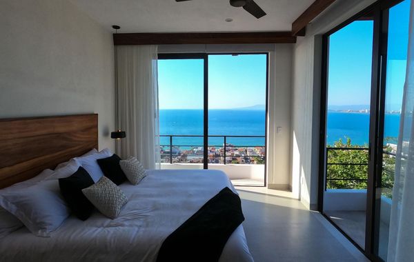 Brand-new Luxury 4 bedroom Villa with unparalleled ocean views from every room - Hoteles cerca de Malecón en Puerto Vallarta