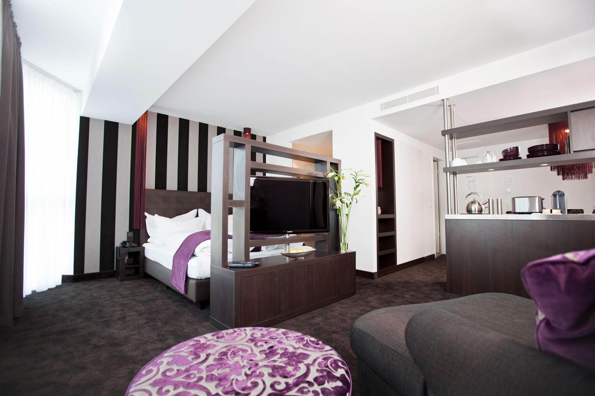 Varios Goodman's Living