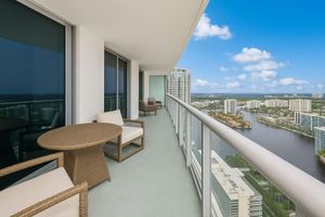 Alojamiento - Lyfe Residence Building - Private apts over the beach