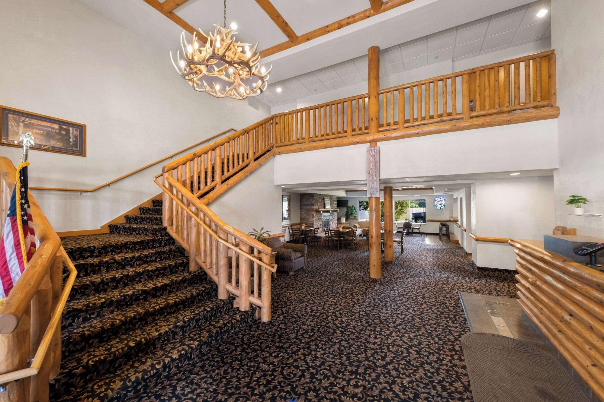 Vista Lobby Rodeway Inn and Suites Tomahawk