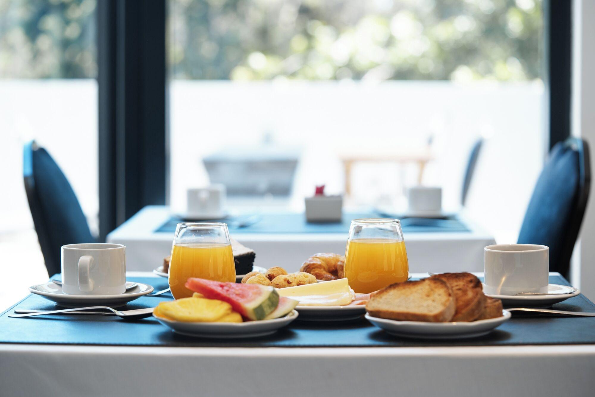 Restaurant Mérit Parque Leloir by Amérian