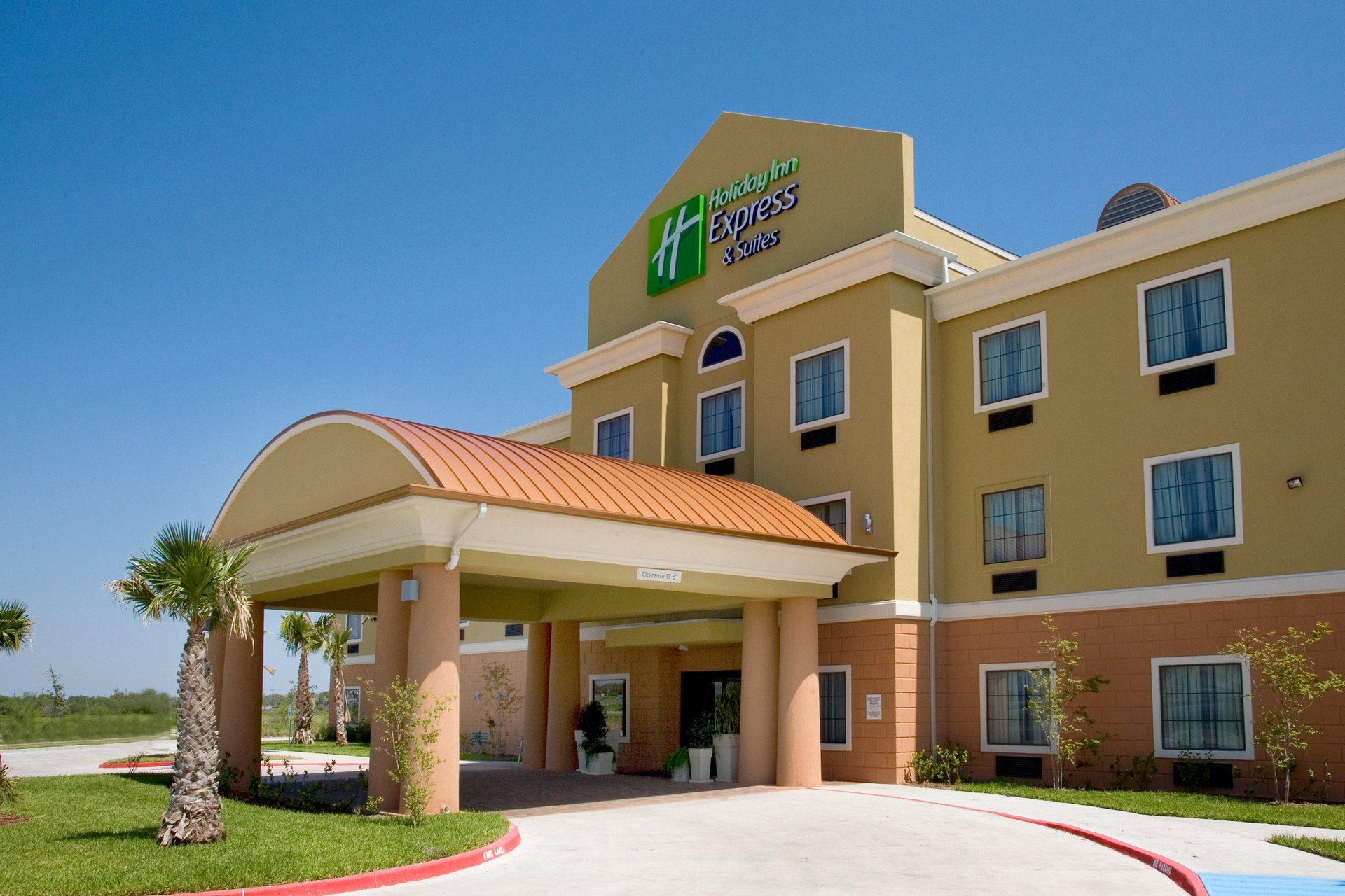 Vista Exterior Holiday Inn Express & Suites Kingsville