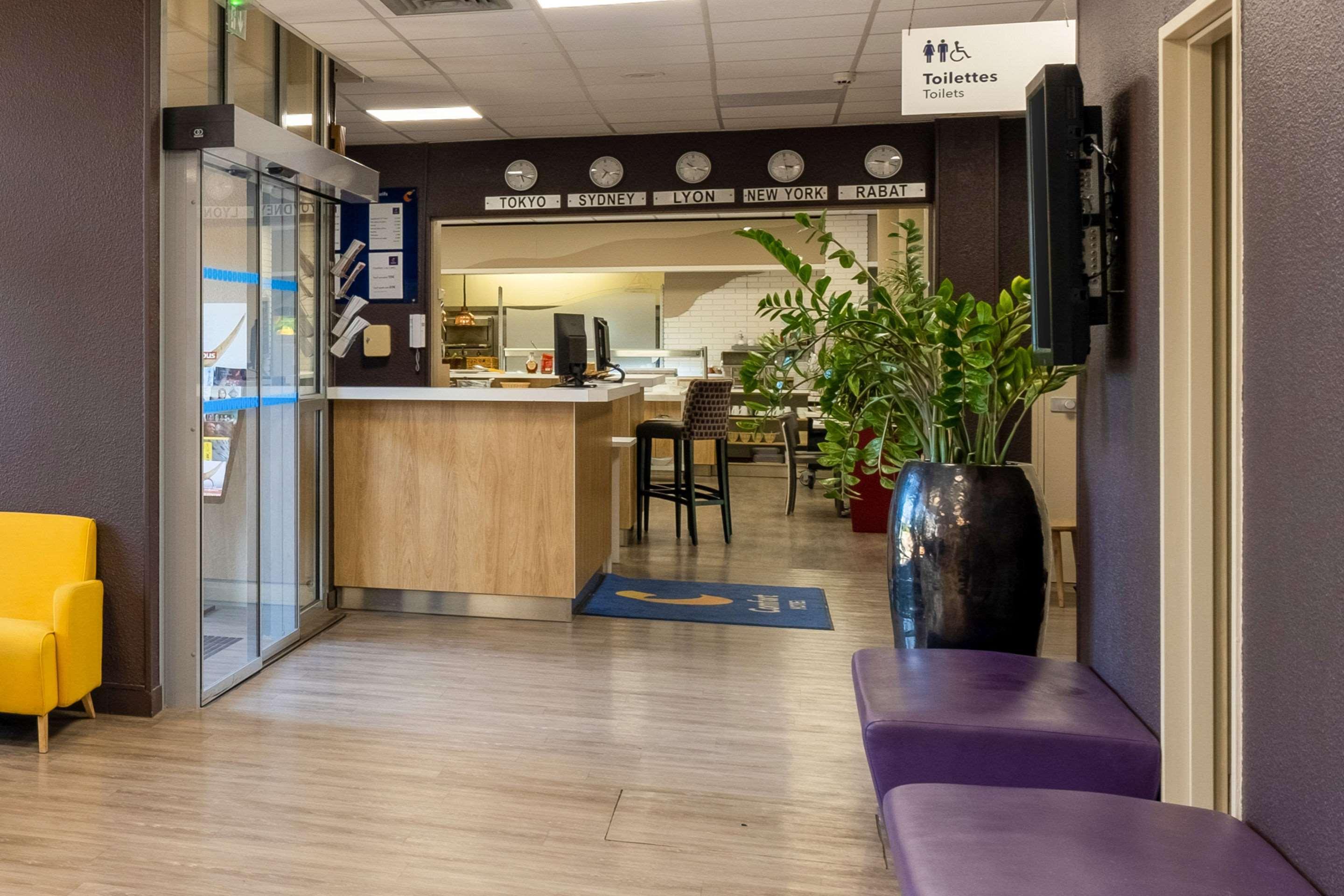 Vista Lobby Comfort Hotel Aeroport Lyon St Exupery