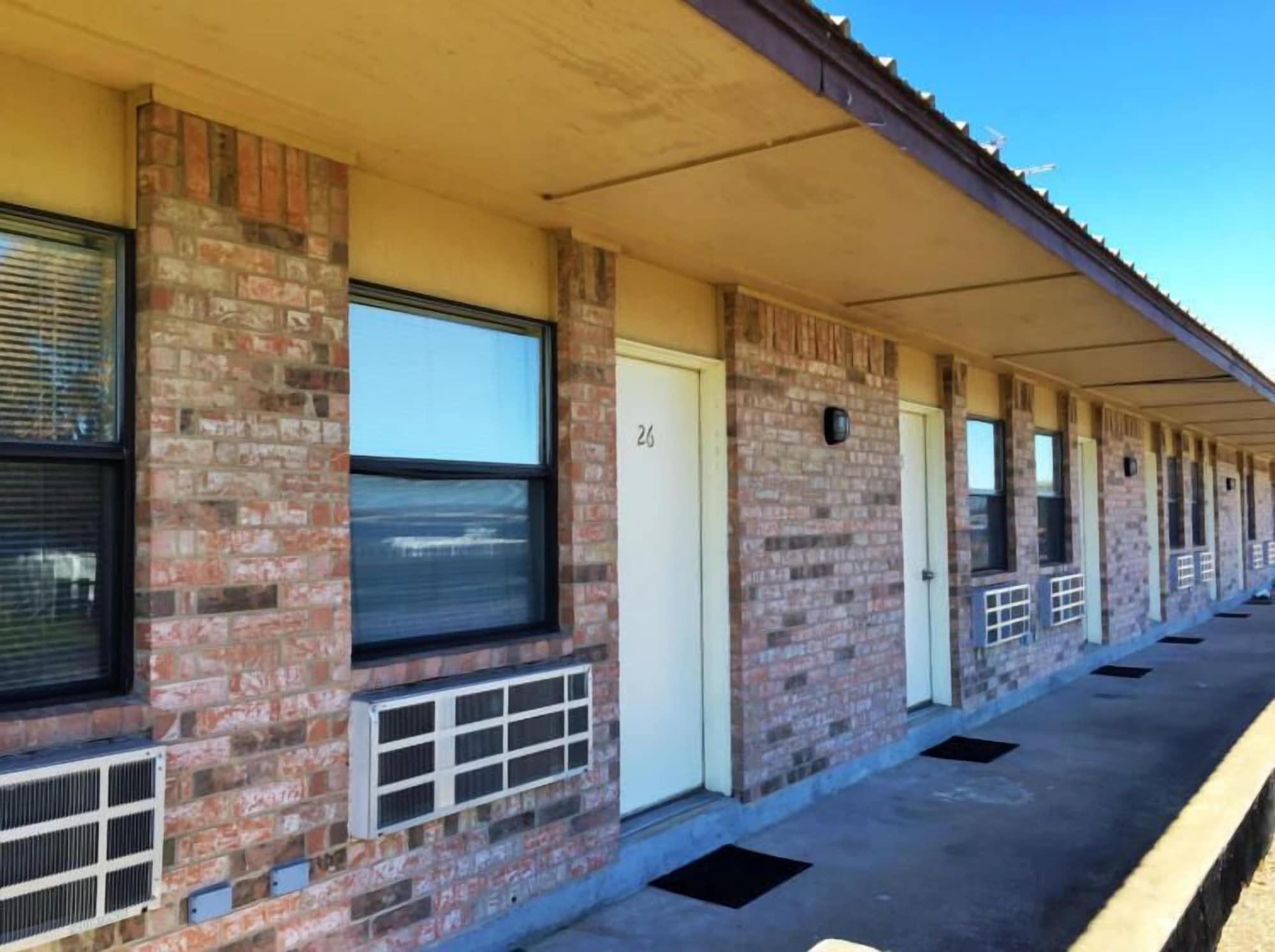 Vista Exterior Lake Fork Marina & Motel