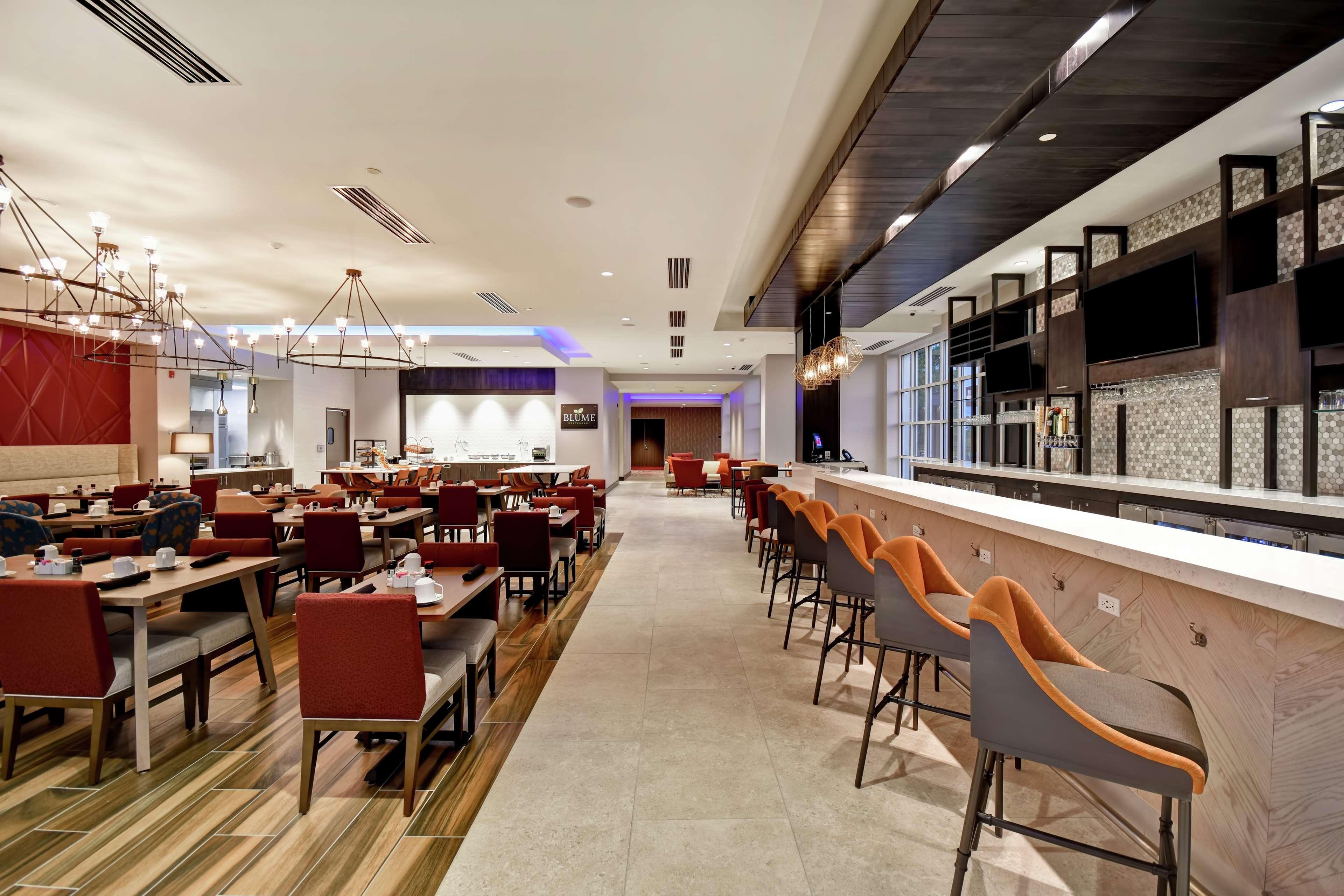 Bar/Salón Hilton Garden Inn Lansing West
