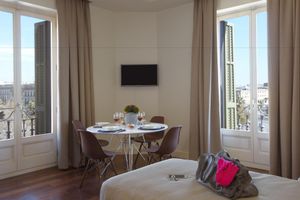 Alojamiento - Duquesa Suites Landmark Hotel by Duquessa Hotel Collection