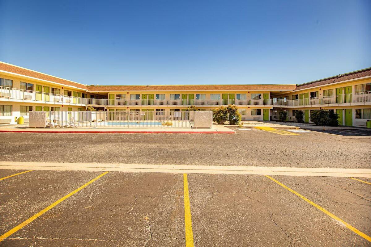 Vista Exterior Parkside Inn by PHG - Sweetwater