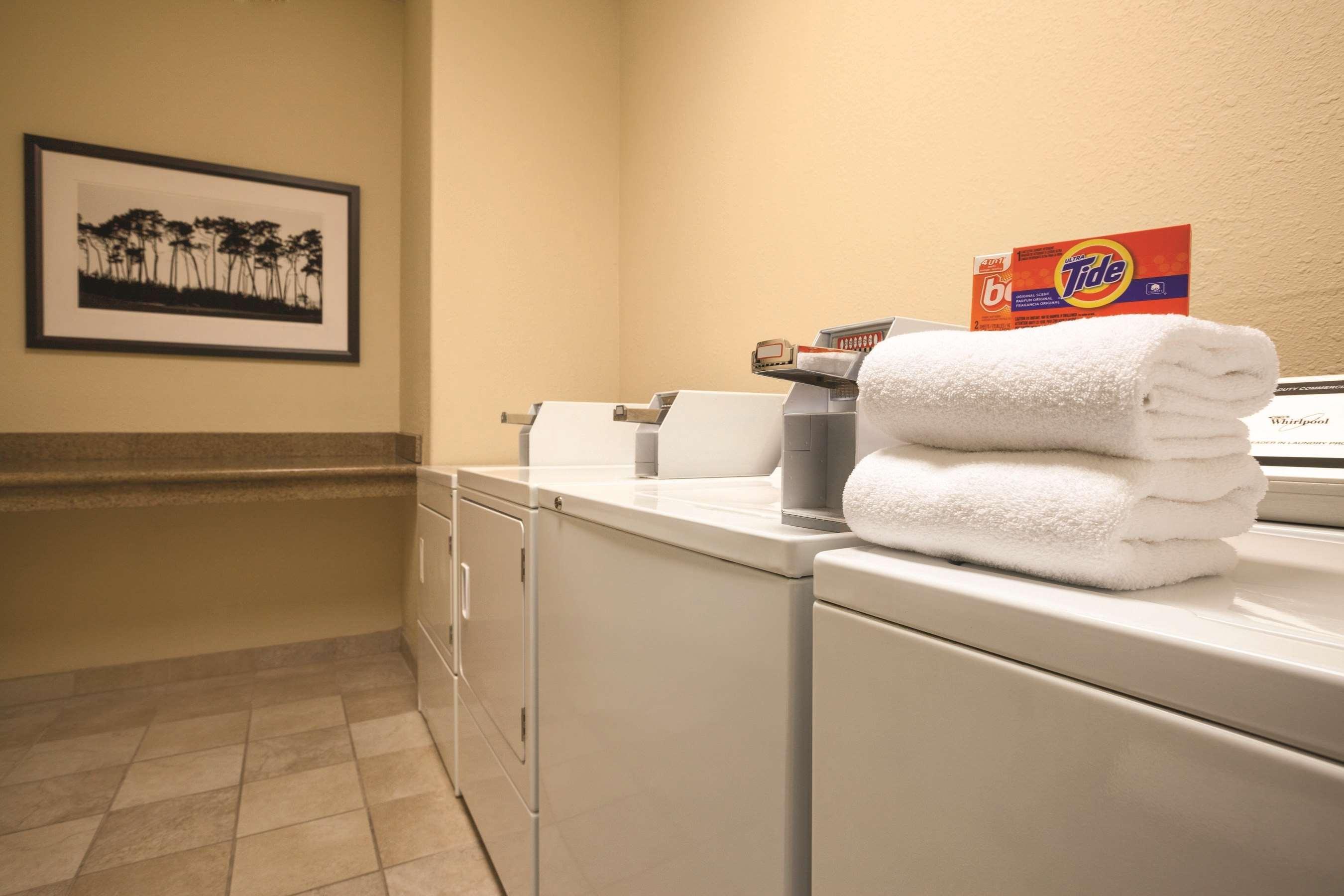 Vista Exterior Country Inn Suites By Radisson Mason City Ia