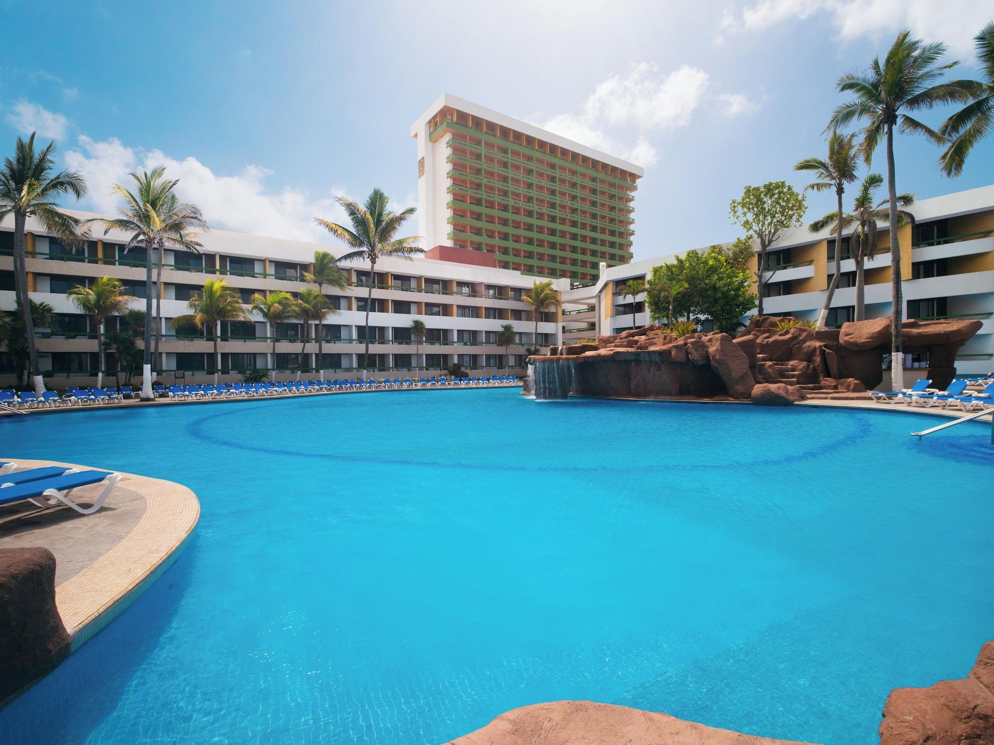 Vista Piscina El Cid Castilla Beach Hotel - All Inclusive