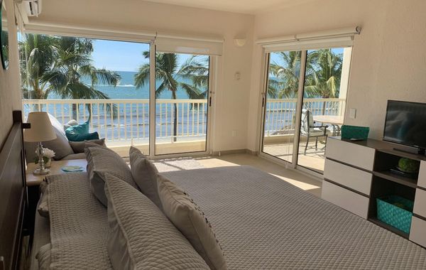 Beachfront Condo at Krystal Grand Resort - Hoteles con jacuzzi en Nuevo Vallarta, Nayarit
