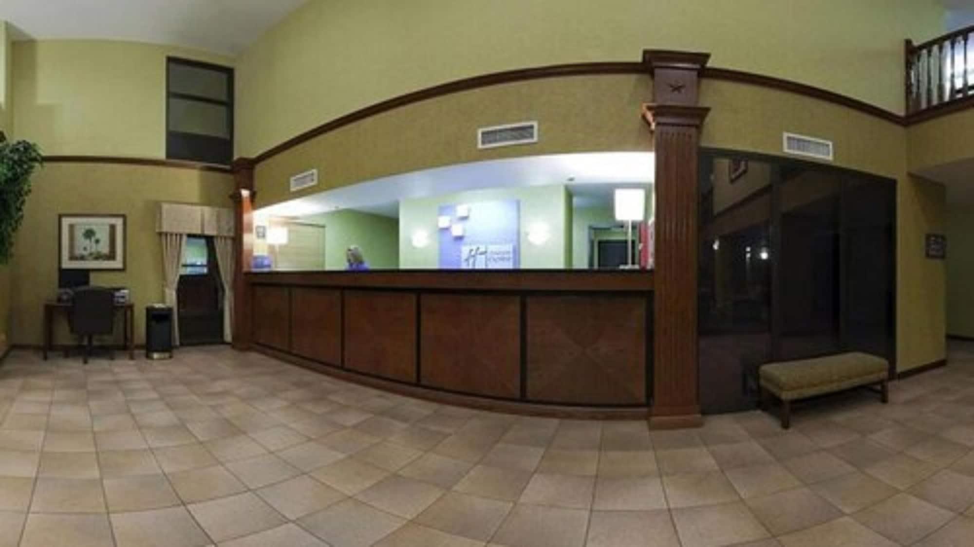Vista Lobby Holiday Inn Express Harlingen by IHG