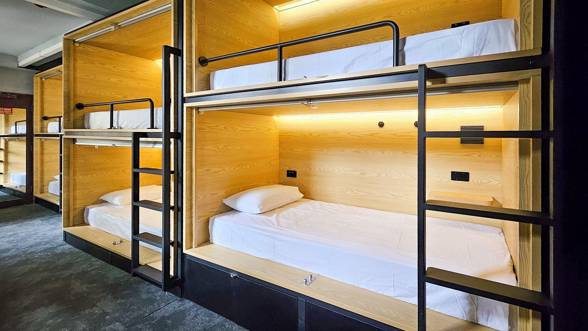 Set de Habitación The Capsule Hotel - Hostel