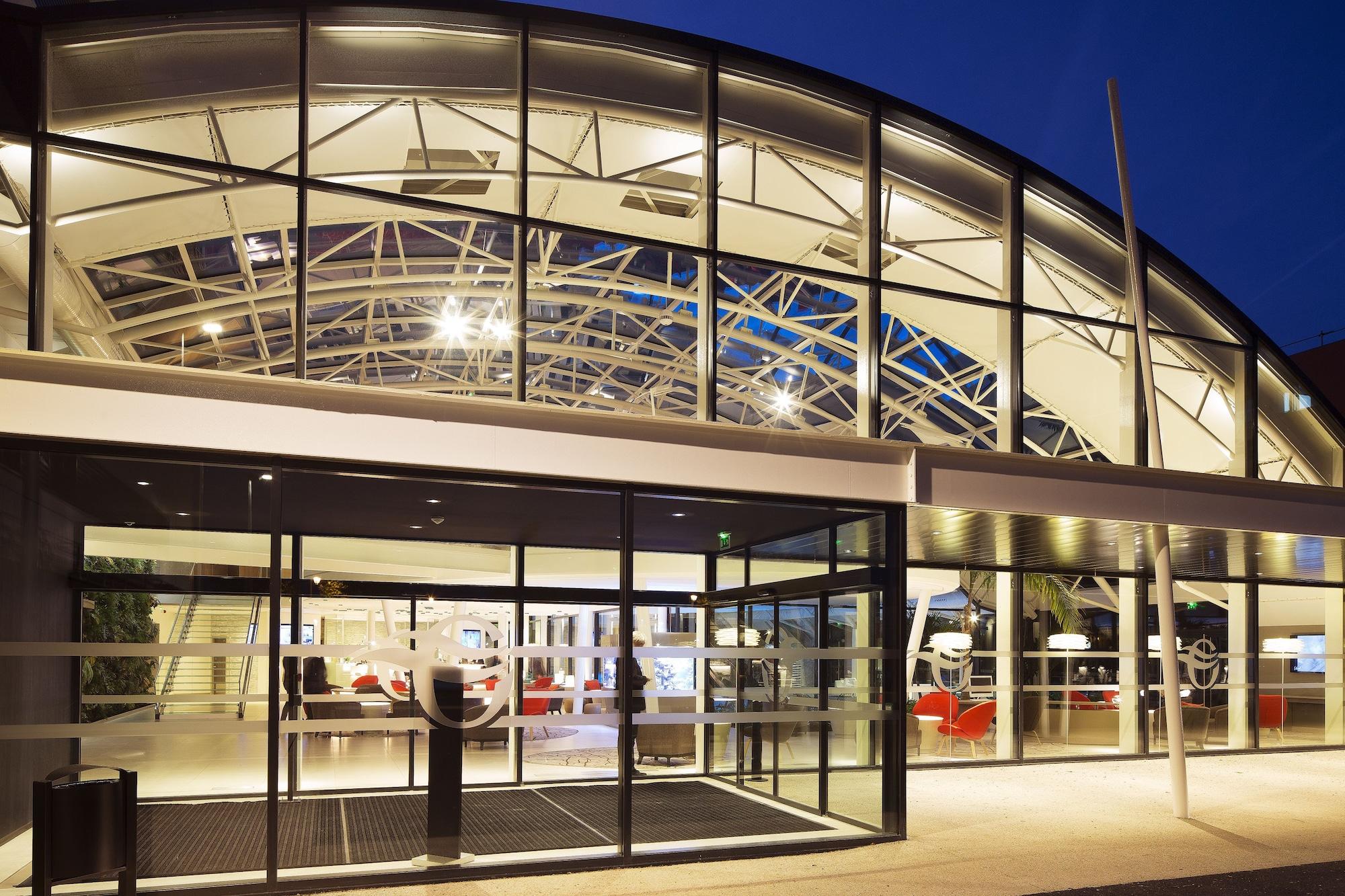 Vista Exterior Hotel Oceania Paris Roissy CDG