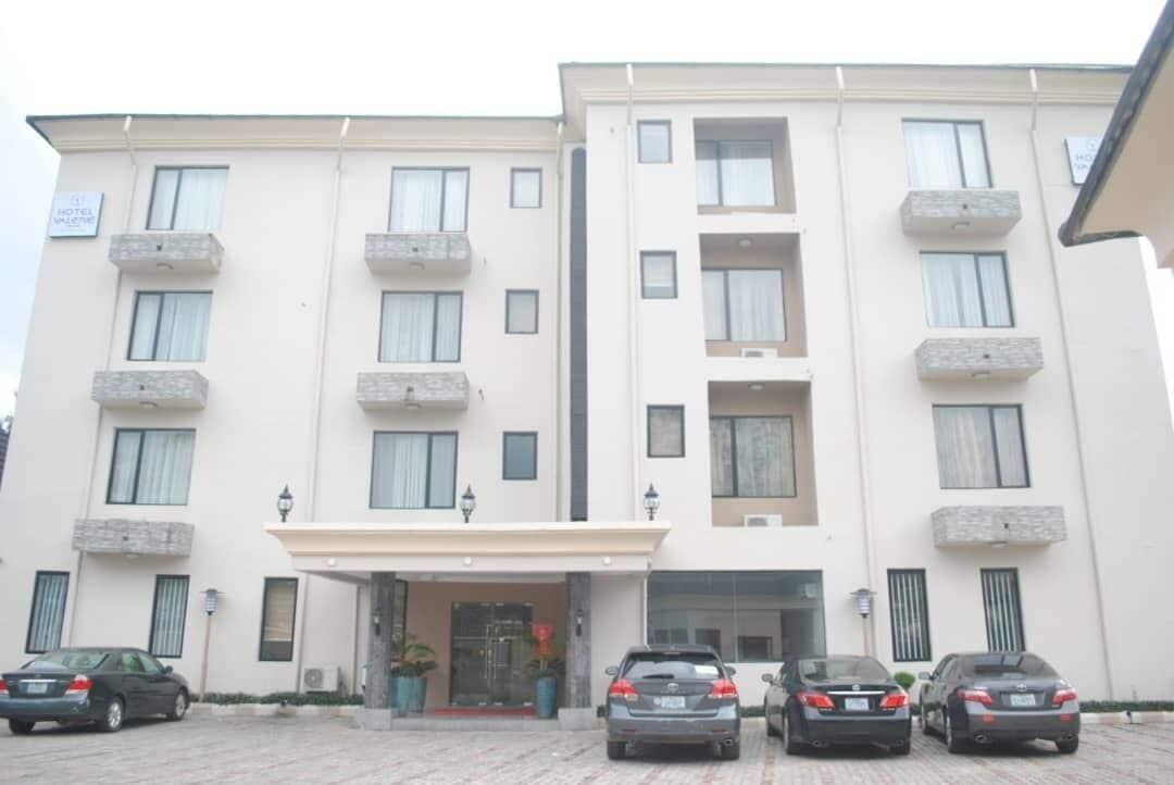 Vista Exterior Hotel Valerie Suites