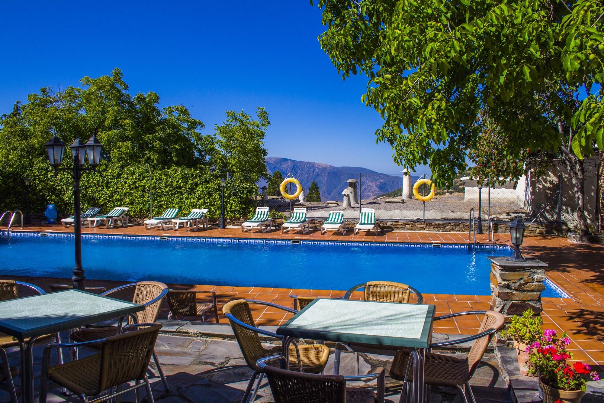 Vista Piscina Hotel Poqueira II