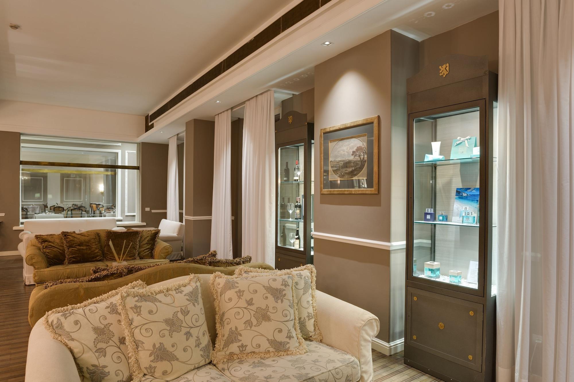 Vista Lobby Plaza Hotel Lucchesi