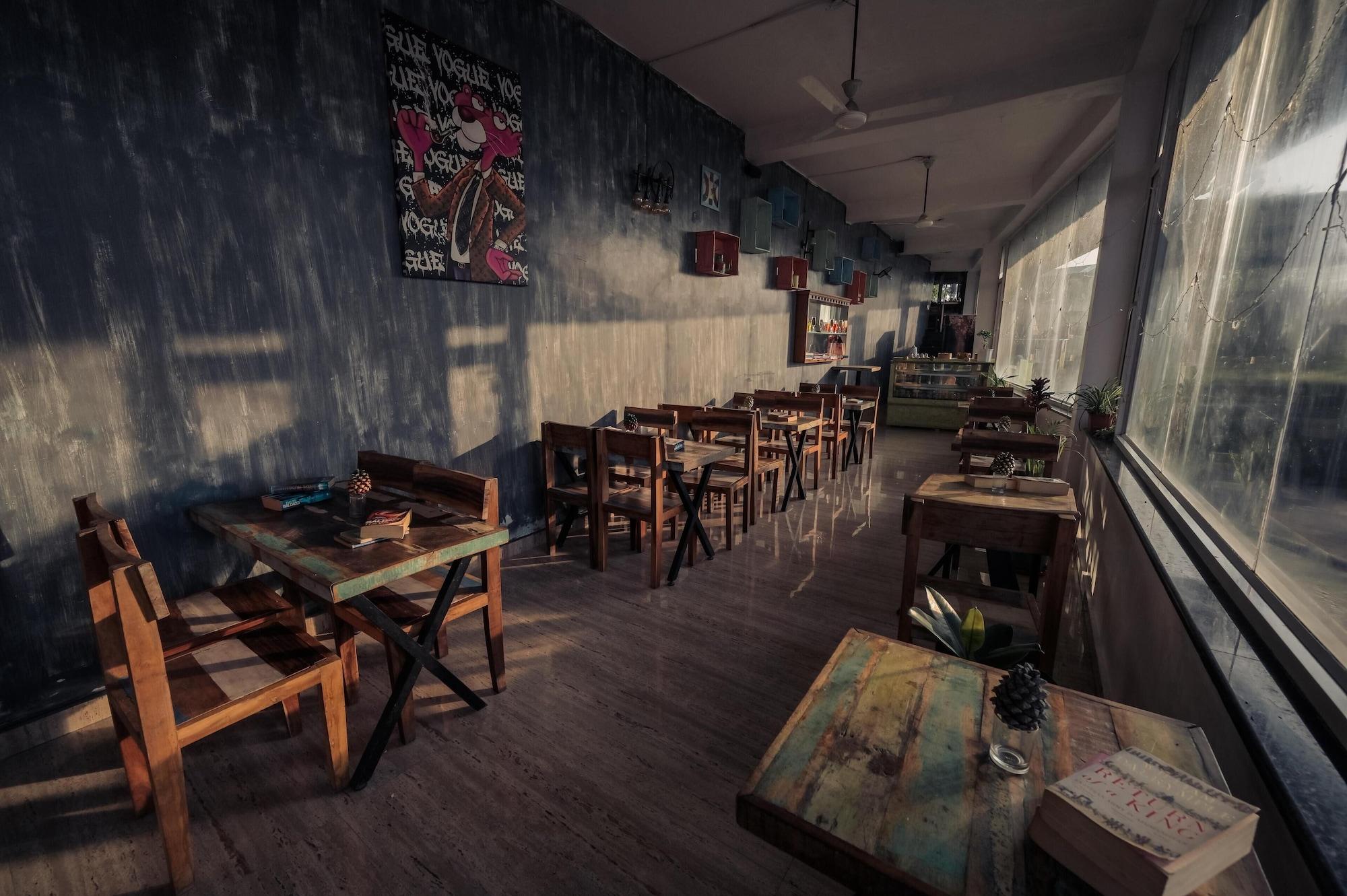 Bar/Salón Clarks Collection Lansdowne