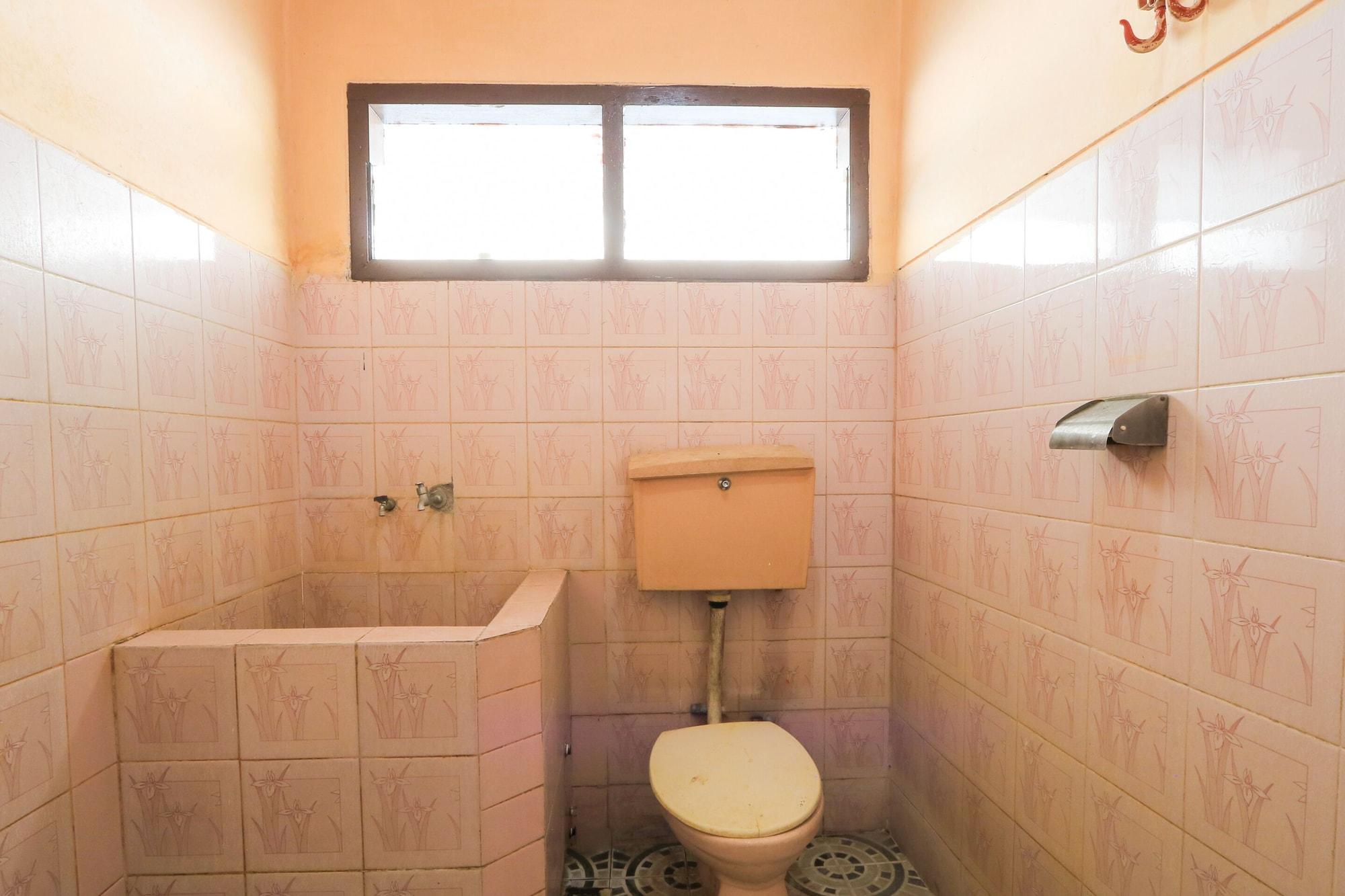 Equipamiento de Habitación OYO 2465 Hotel Raung View