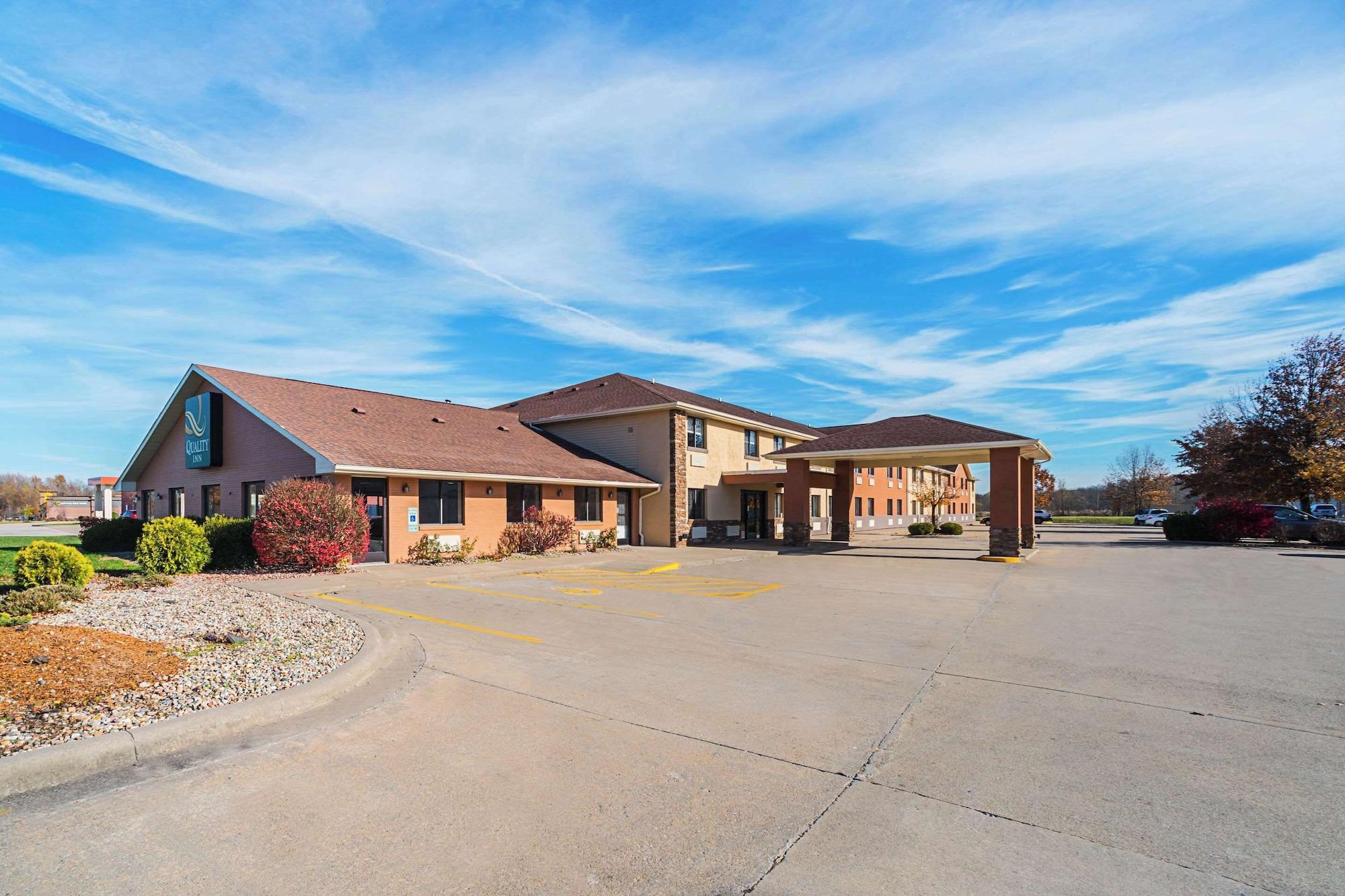 Vista Exterior Quality Inn Carbondale University area