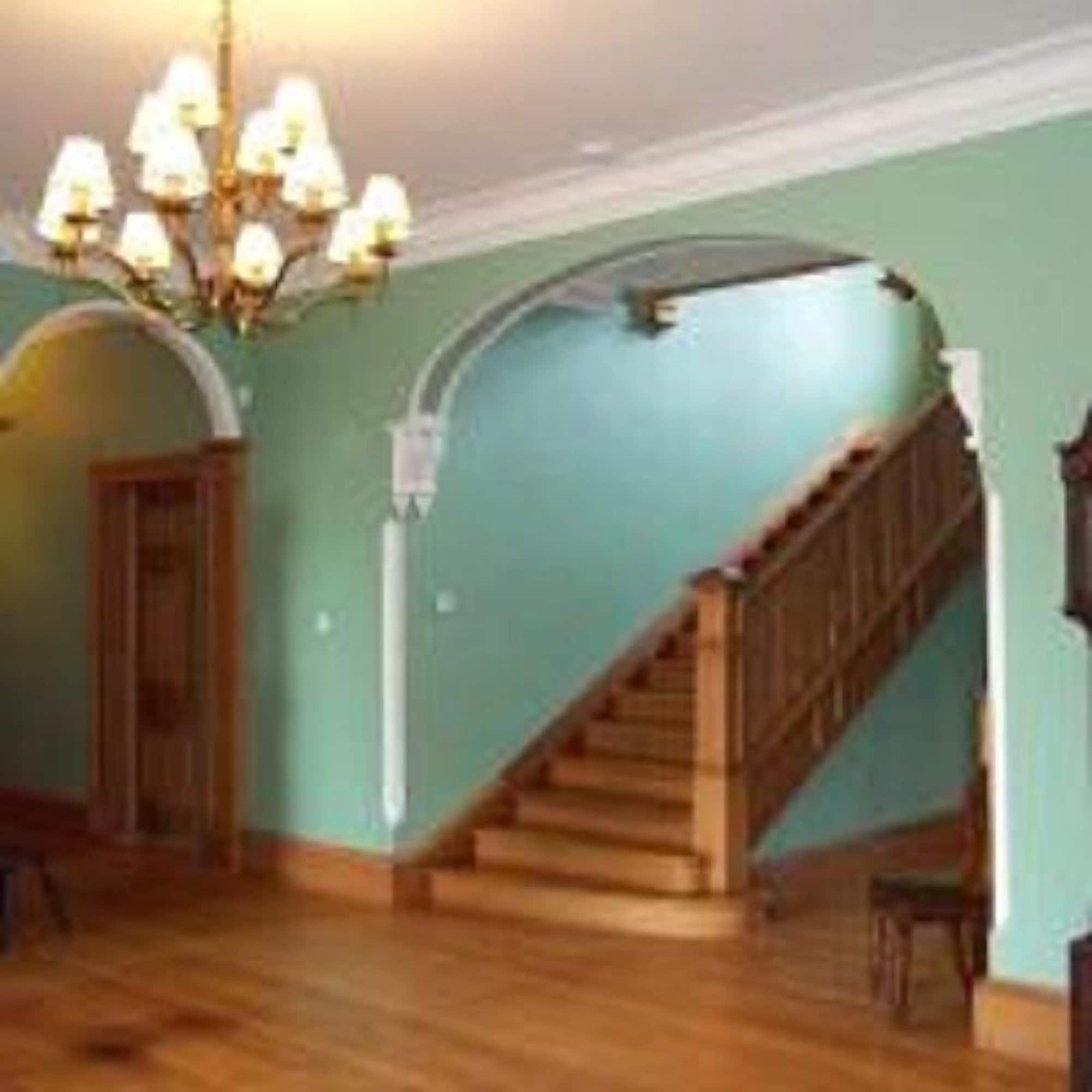 Varios Carnach House