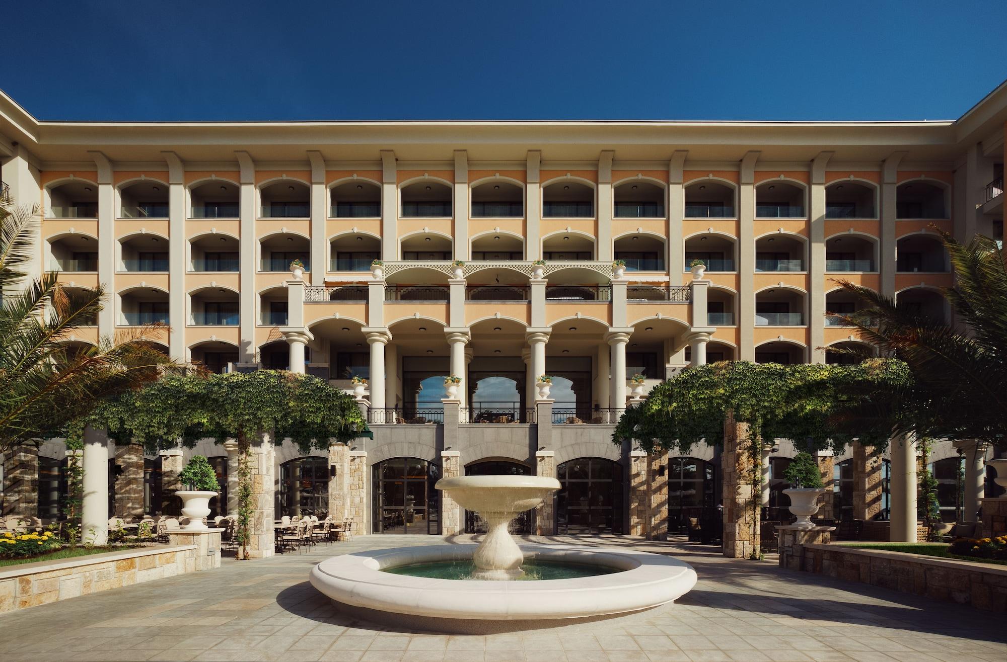 Vista Exterior Astor Garden Hotel