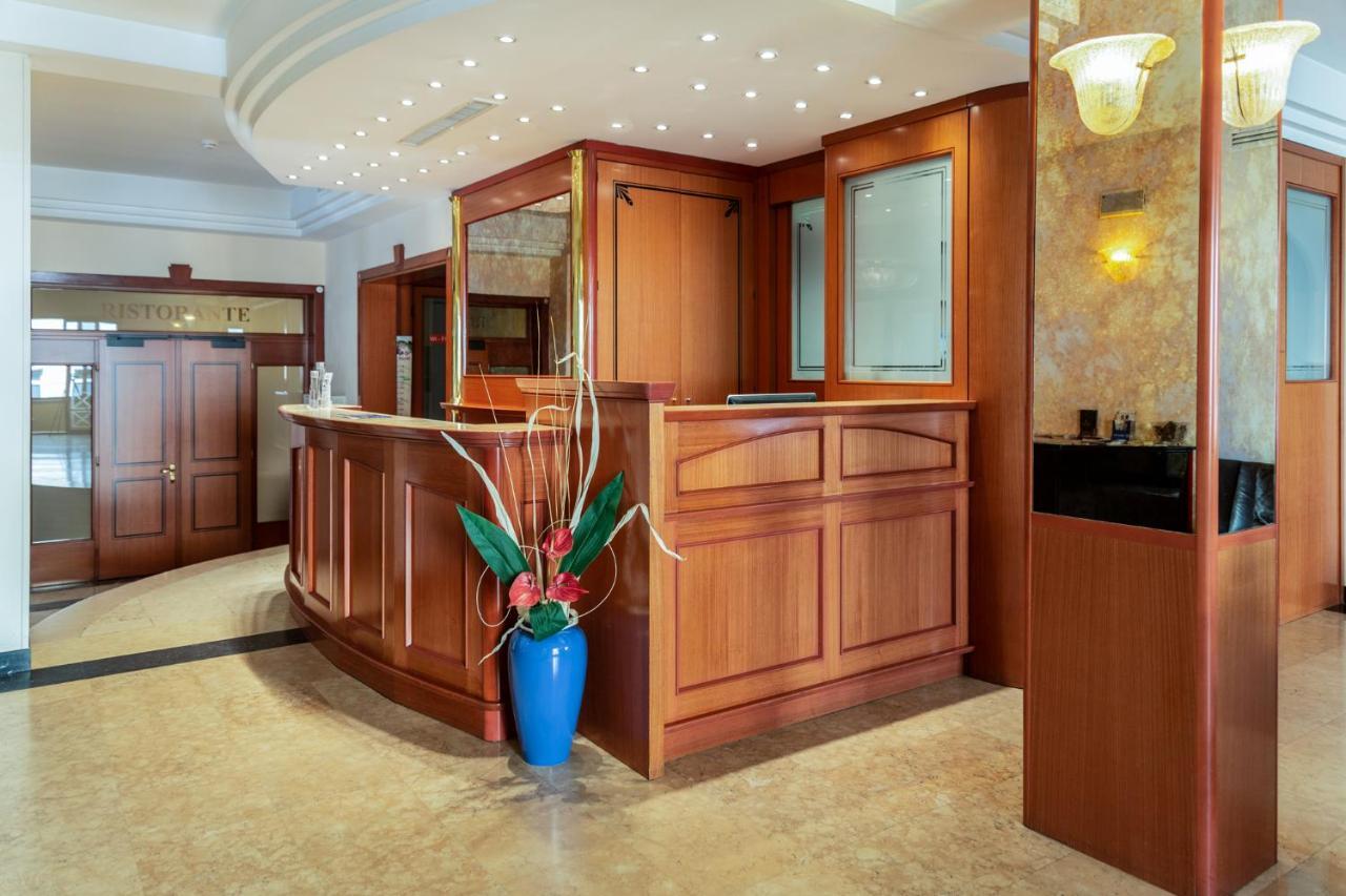 Vista Lobby Hotel Nettunia