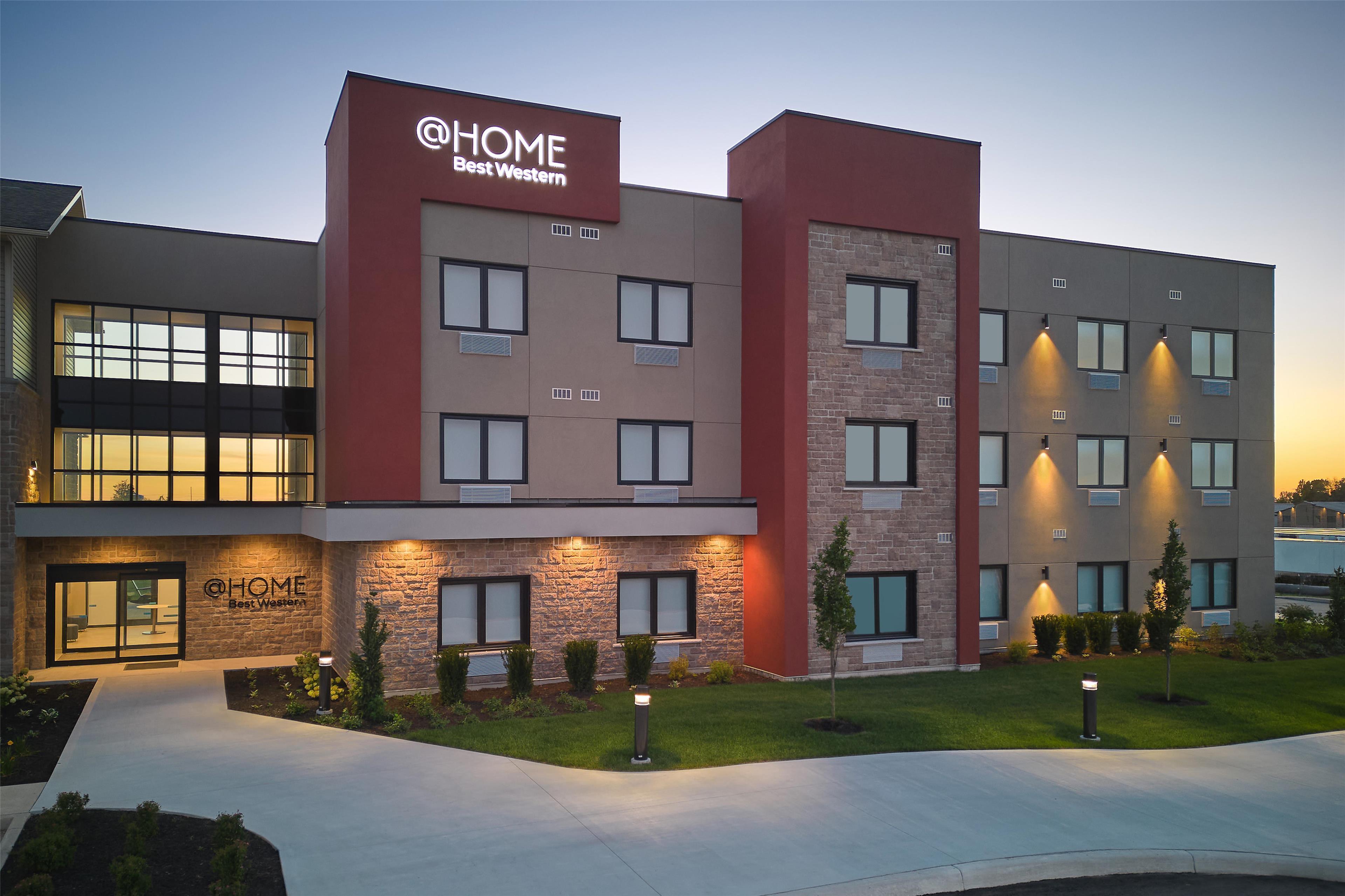 Vista Exterior @HOME by Best Western Walkerton