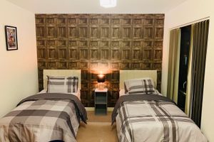 Alquiler Vacacional - Green Lantern, Private En-suite Double Room, Garden and Free Parking