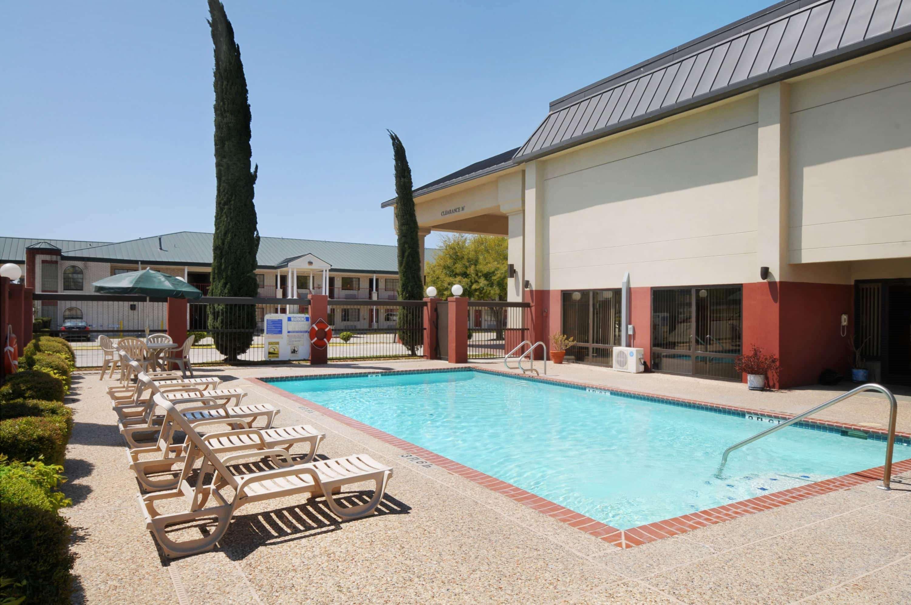 Vista Piscina Coratel Inn & Suites by Jasper New Braunfels