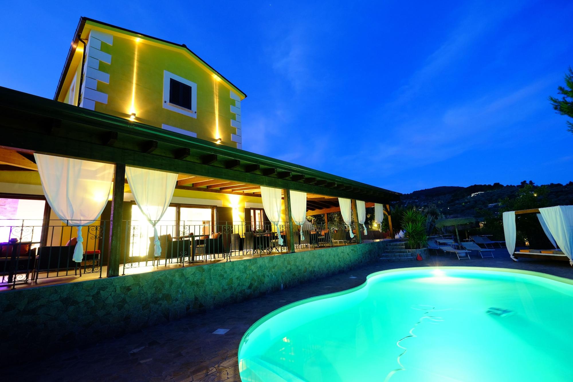 Varios Borgo del Nespolo