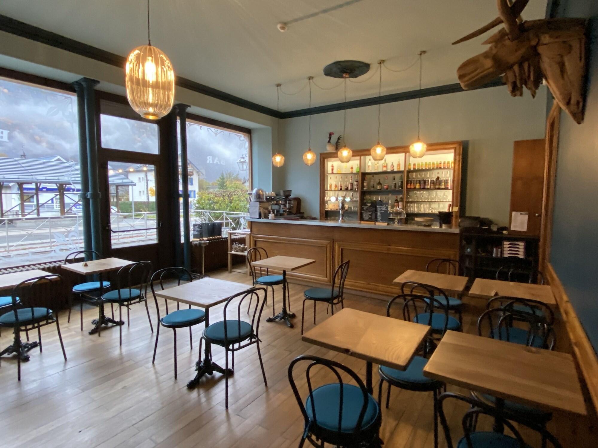 Bar/Salón Hotel Oberland