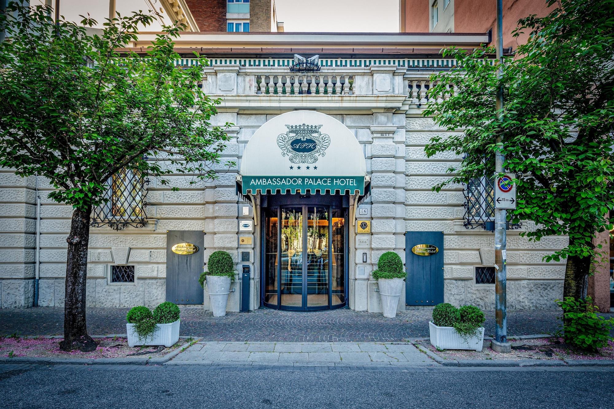 Vista Exterior Ambassador Palace Hotel