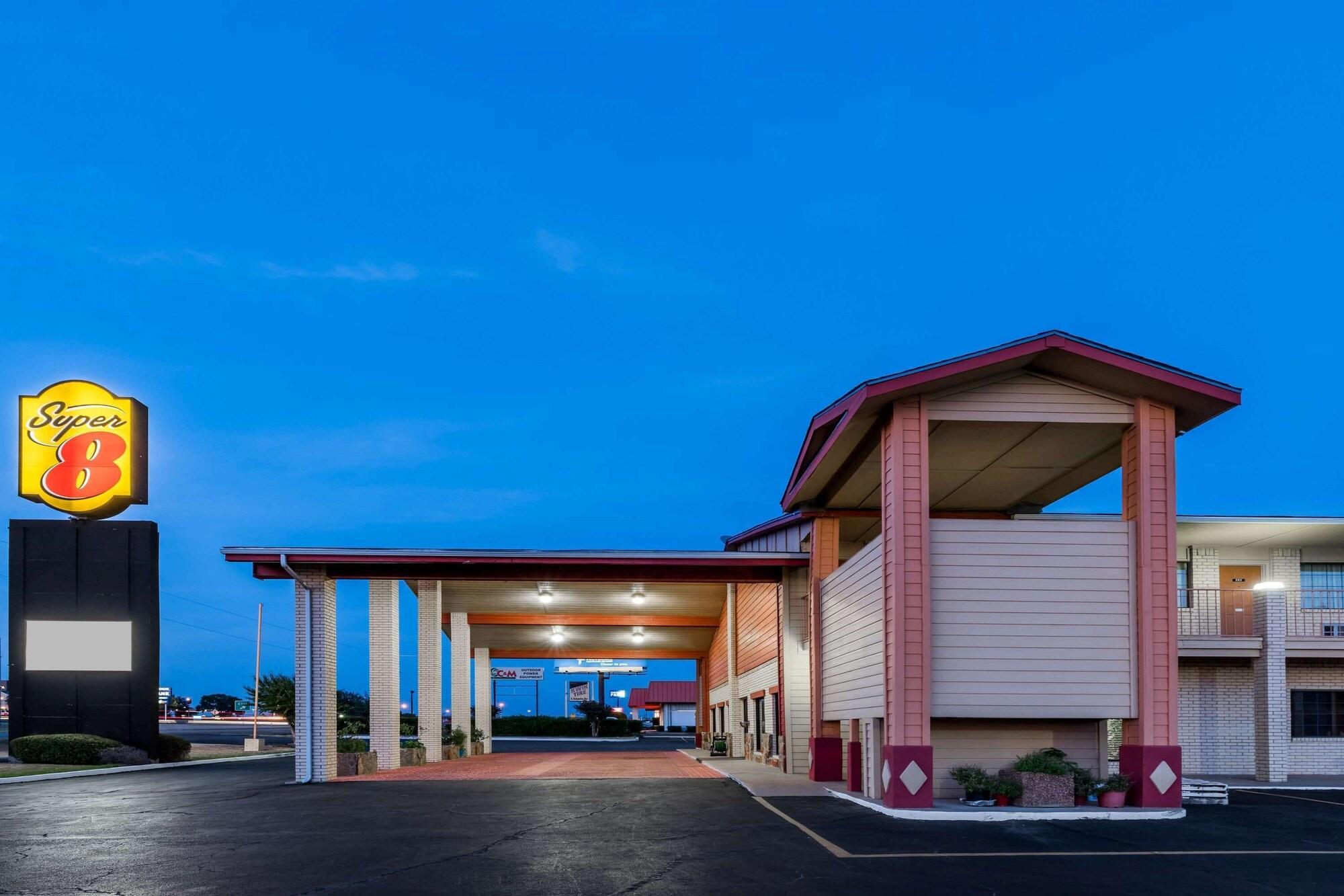 Varios Super 8 by Wyndham Waco/Mall area TX