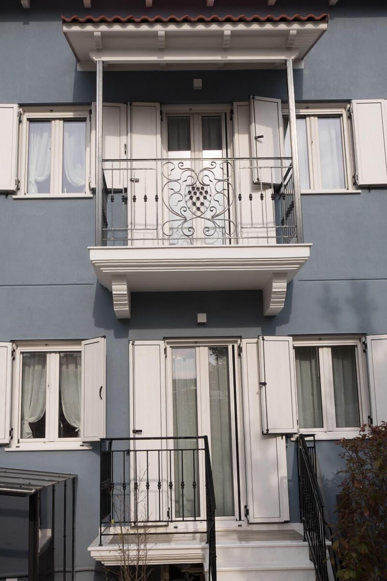 Vista Exterior Villa Vilielmini