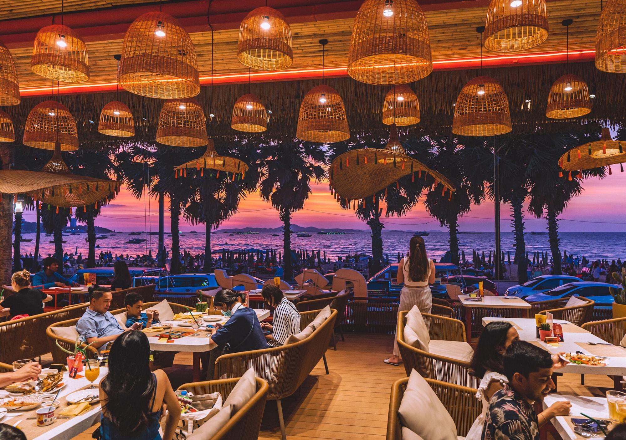 Restaurant A-One The Royal Cruise Hotel Pattaya