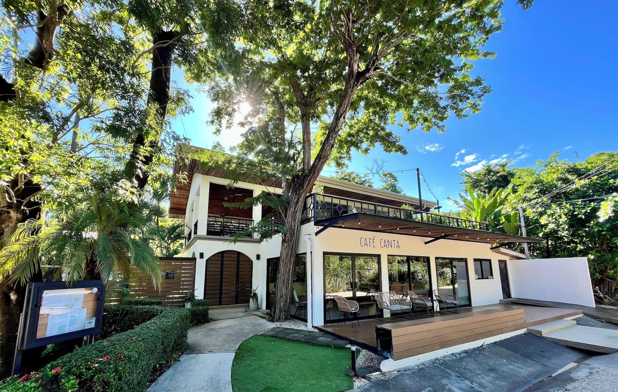 Vista Exterior Hotel Cantarana