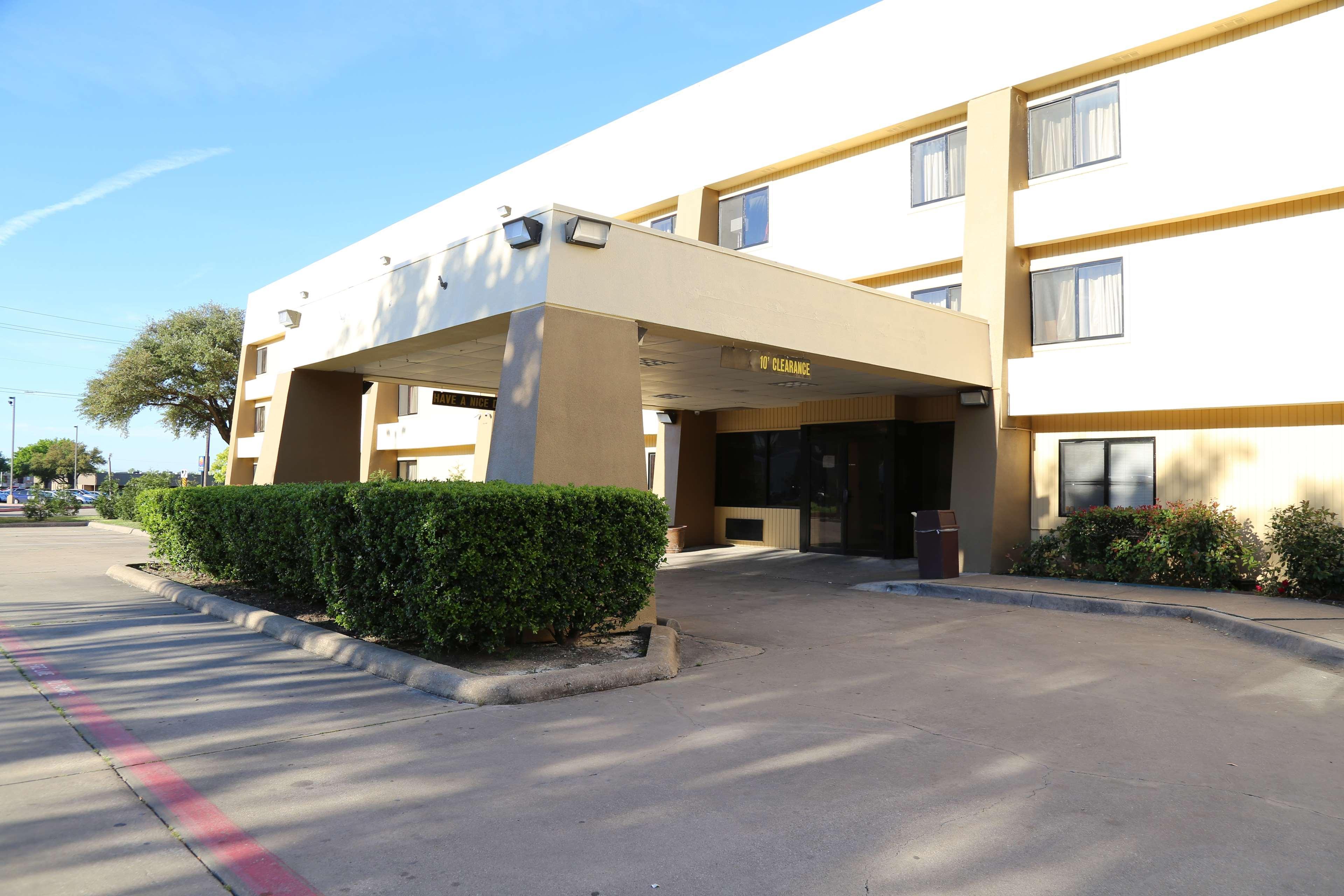 Vista Exterior Baymont by Wyndham Plano