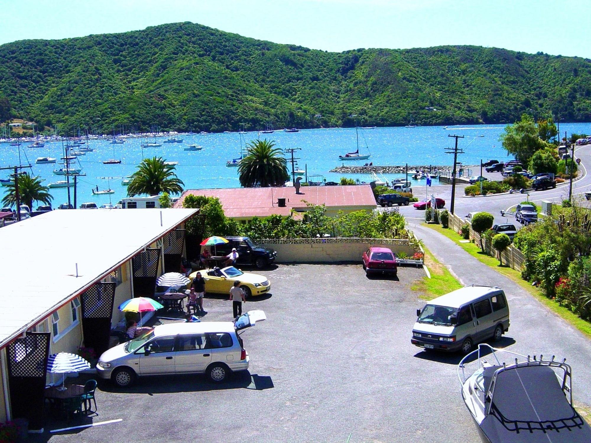 Varios Beachside Sunnyvale Motel