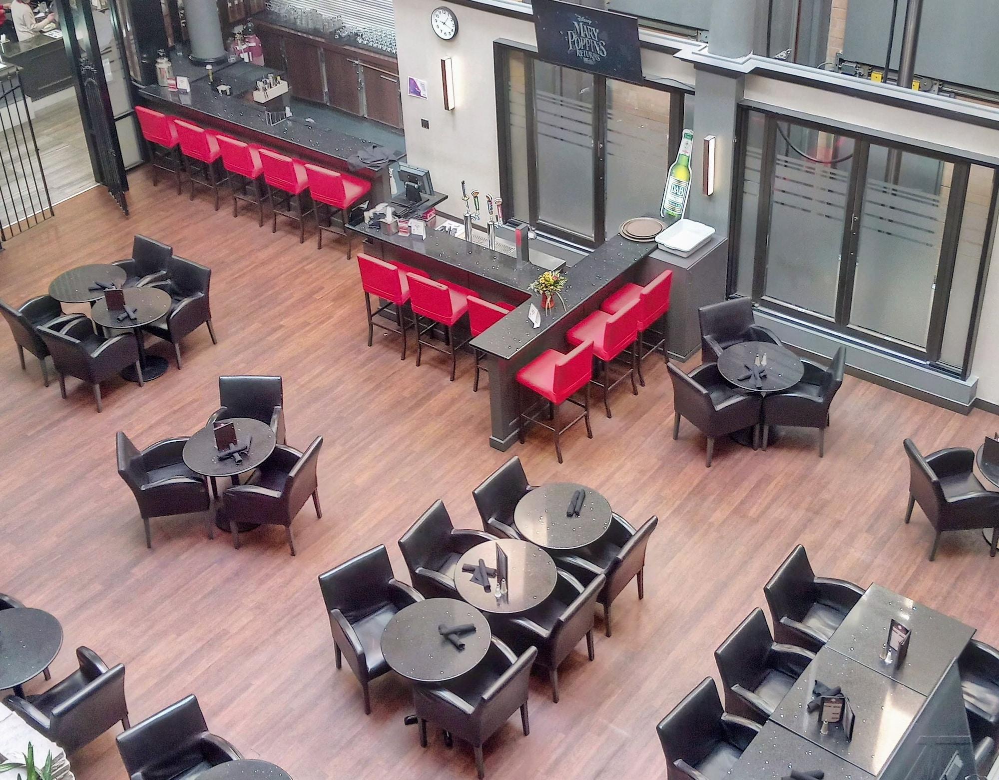 Bar/Salón Best Western Plus Village Park Inn