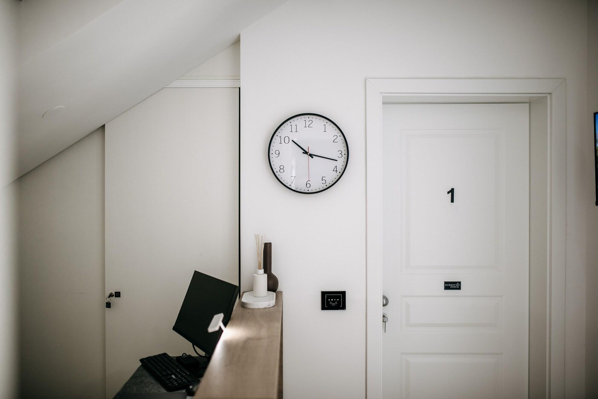 Vista Lobby Kala Luxury rooms by DuHomes