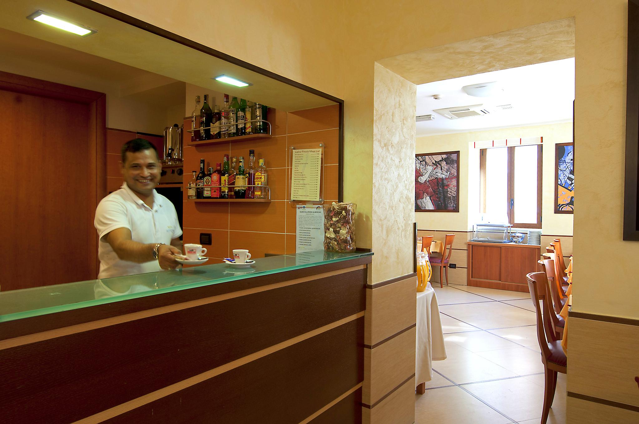 Bar/Salón Hotel Lirico