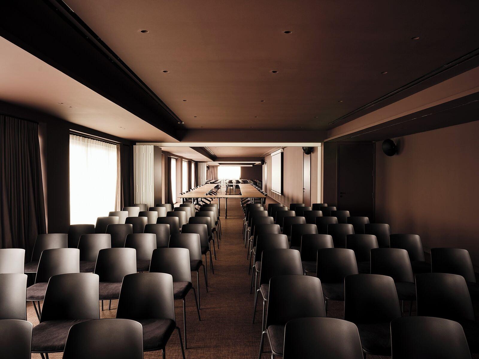 Sala de Reuniones The Fiction